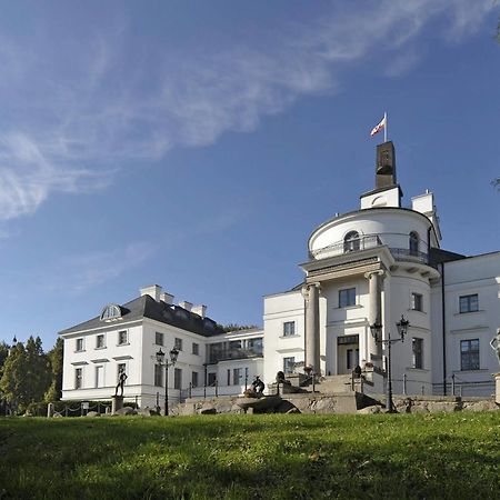 Schlosshotel Burg Schlitz Hohen Demzin Exterior foto